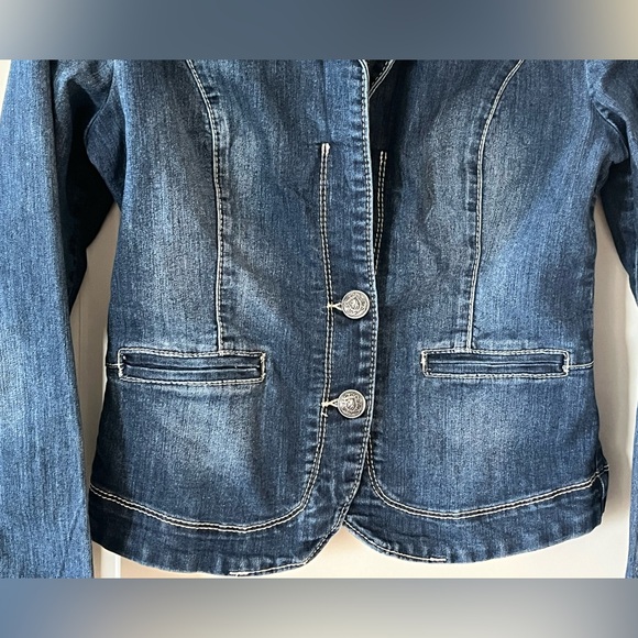 Maurices Denim Distressed Jacket with Button Details Women’s Size Medium - Picture 8 of 15